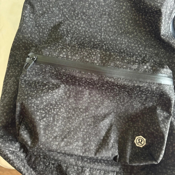 ✨ RARE 2018 Lululemon Seawheeze Mainstay Backpack Reflective - Picture 6 of 7